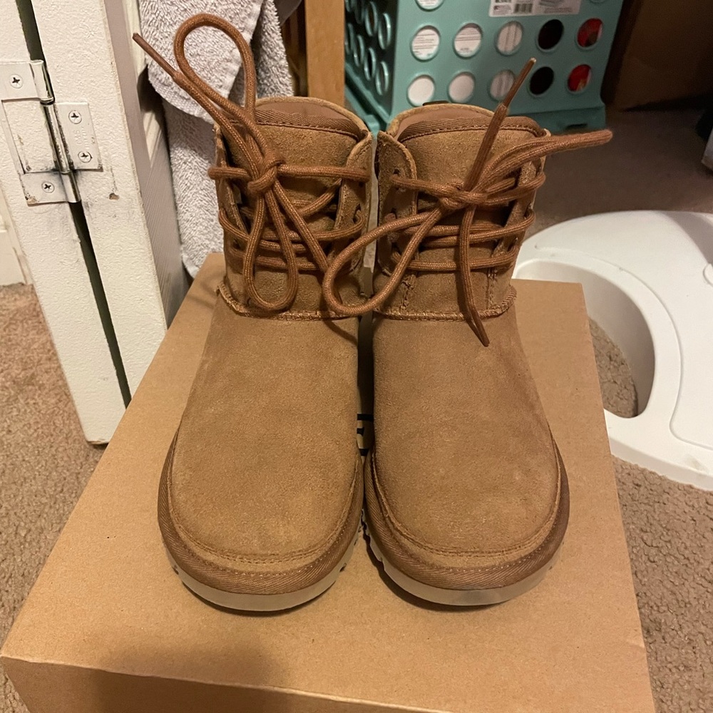 Women’s UGG hiker boots brand new never worn size 7